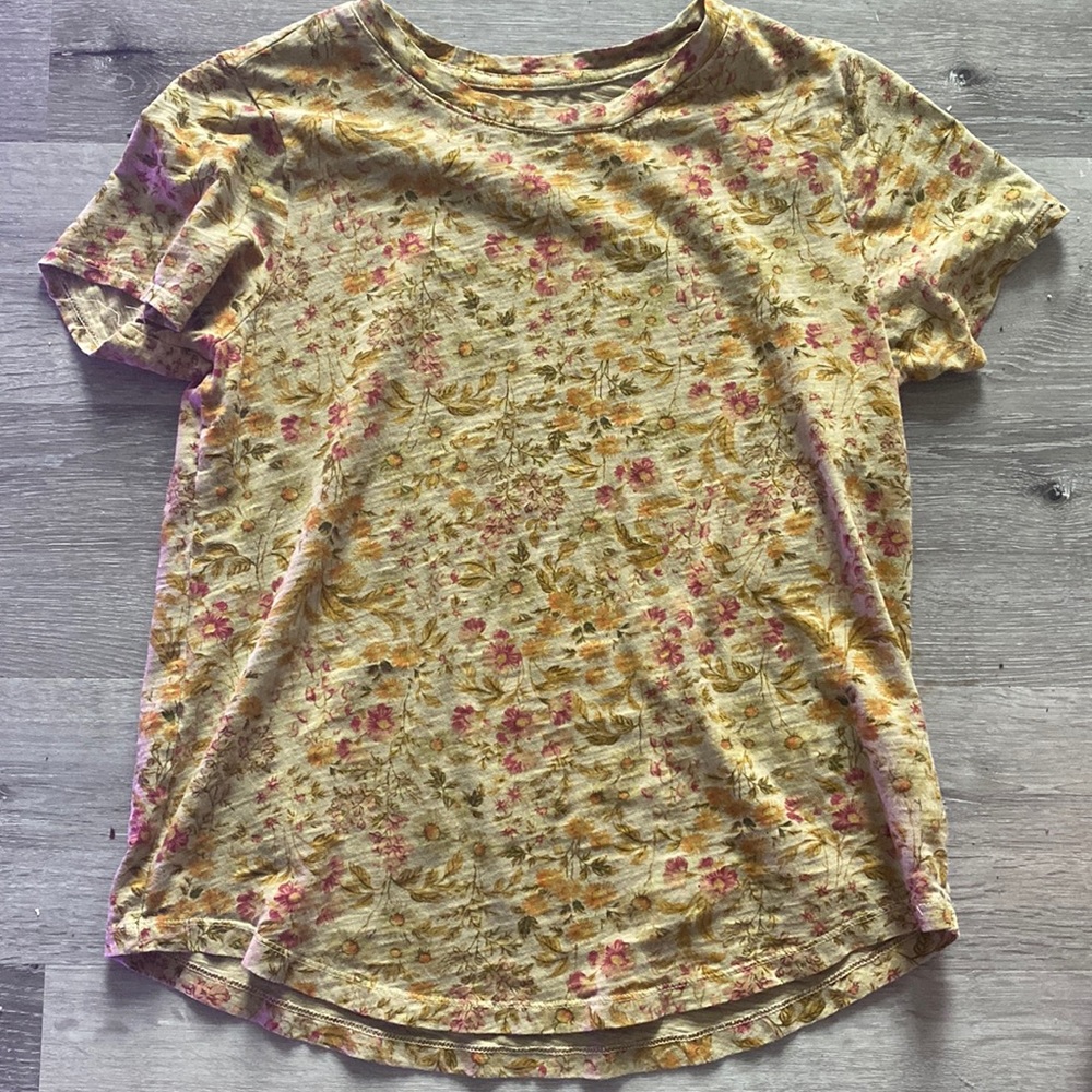 Old Navy everyday wear women’s small green flower print t-shirt barely worn